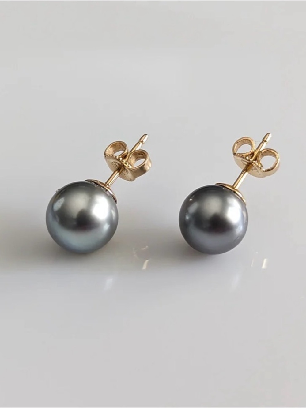 Tahitian Grey Pearl Earrings in 14k Gold - 8mm